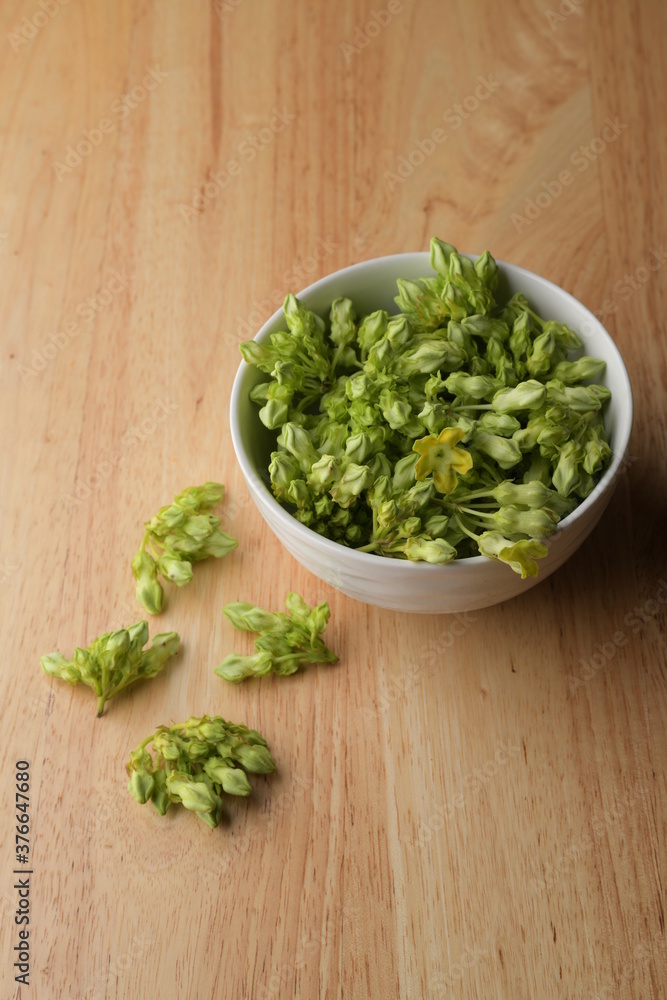 Cowslip creeper is a flower of poplar. That can be used in many things. And contains many kinds of vitamins It is both a food and a herb. Cowslip creeper is a flower of poplar. That can be used in many things. And contains many kinds of vitamins It is both a food and a herb.