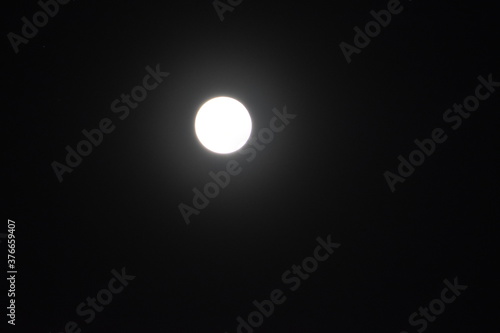 moon in the night sky © Hill Ghosh