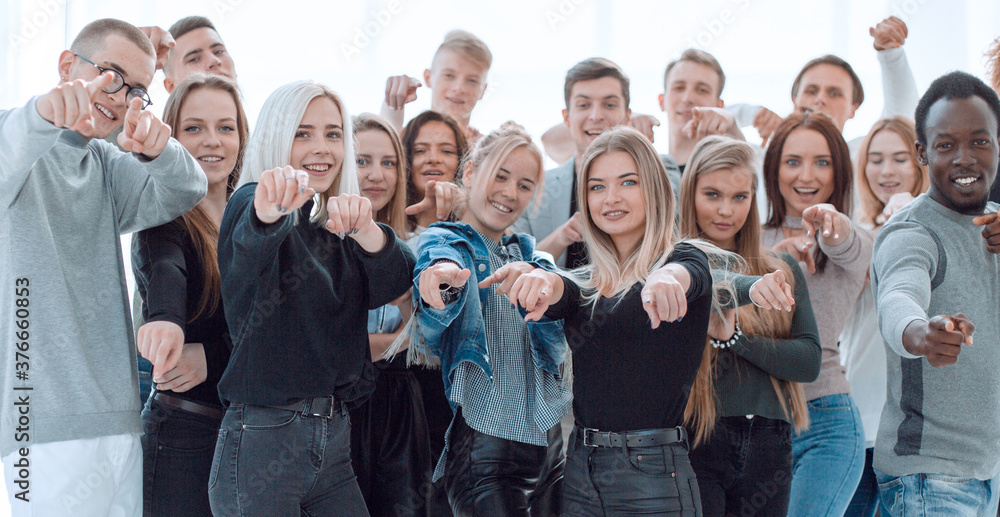 Obraz premium group of confident young people pointing at you