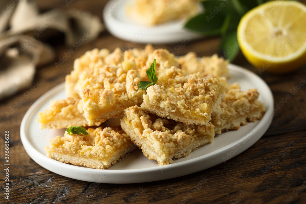 Homemade lemon bars with streusel Homemade lemon bars with streusel