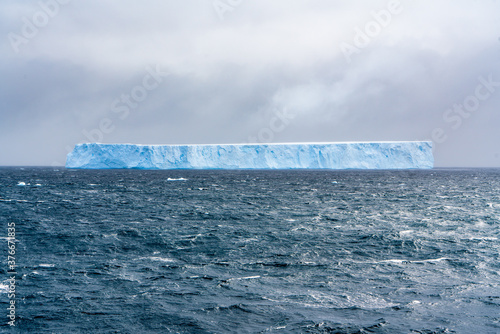Obraz na plátně Antarctica: big blue Iceberg floating between Antarctic Peninsula and Drake Passage