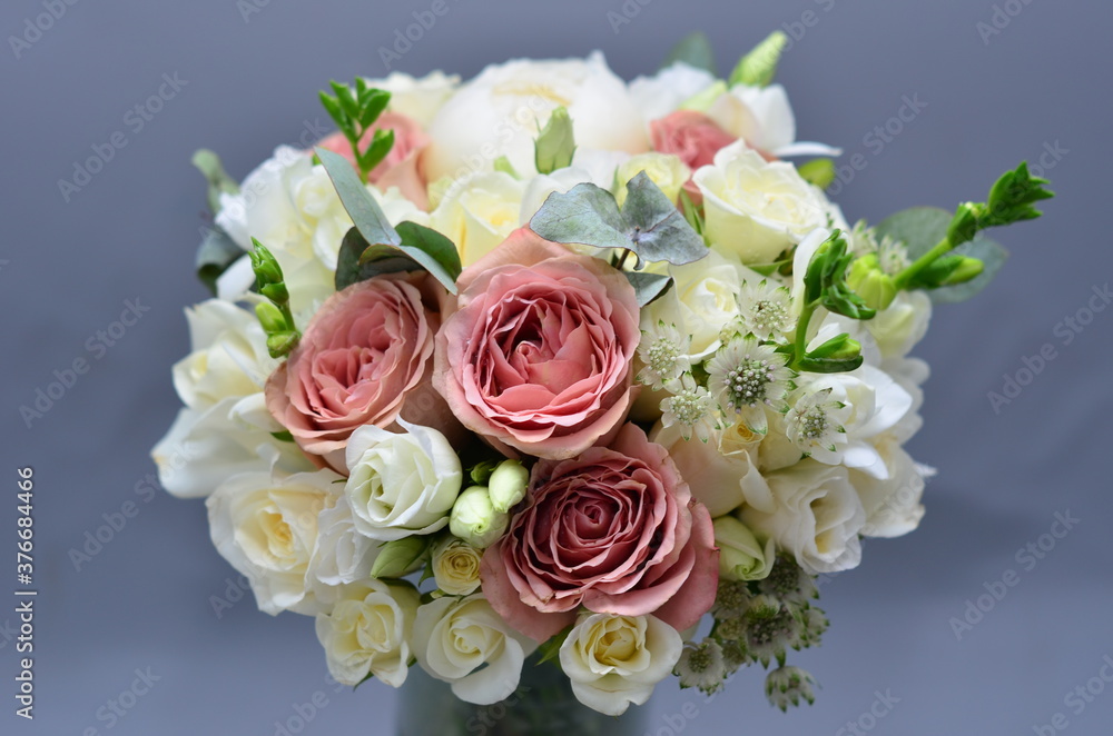 bridal bouquets of natural flowers