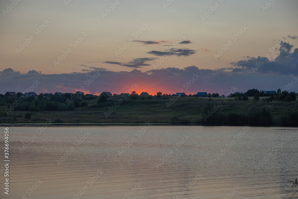 Naklejka premium Sun goes down