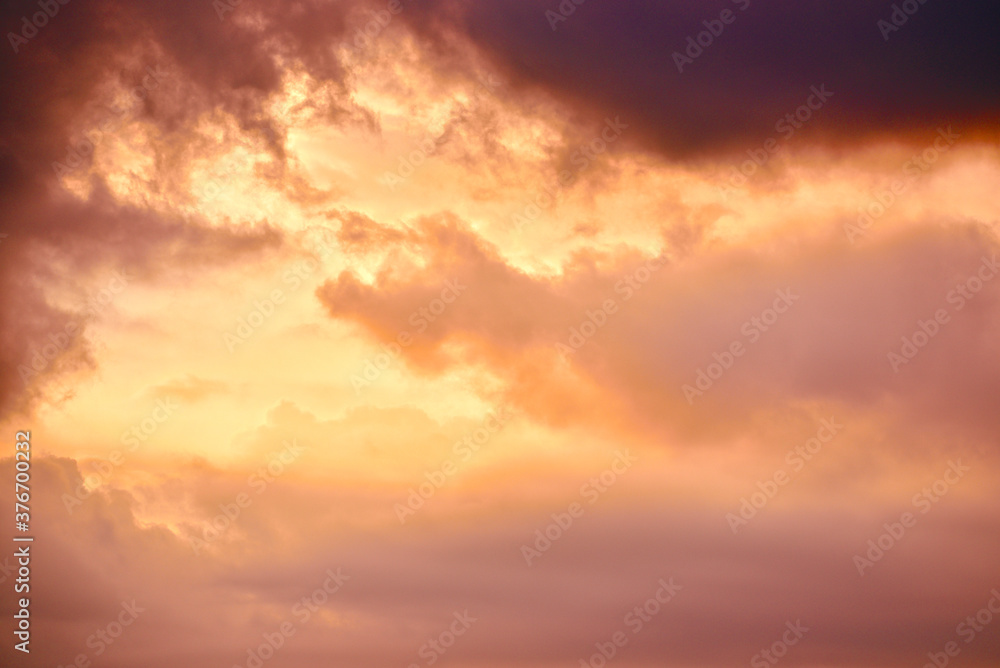 夕空に流れる雲の幻想的イメージ 04