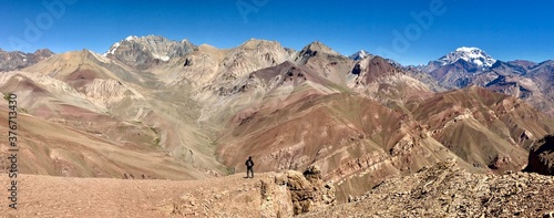 Trekking de ascenso a la cumbre del cerro Penitentes, en Mendoza, Argentina. photo