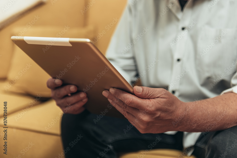Staying smart tech savvy in his senior years Staying smart tech savvy in his senior years