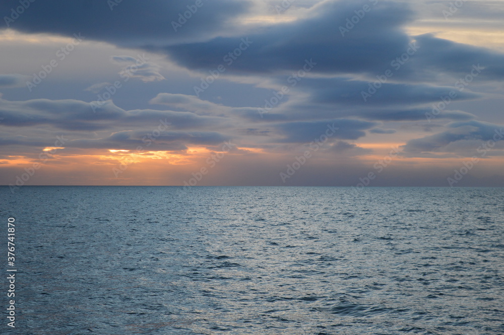 Obraz premium Sunset in the ice fjords of the Norwegian Archipelago of Svalbard, Norway
