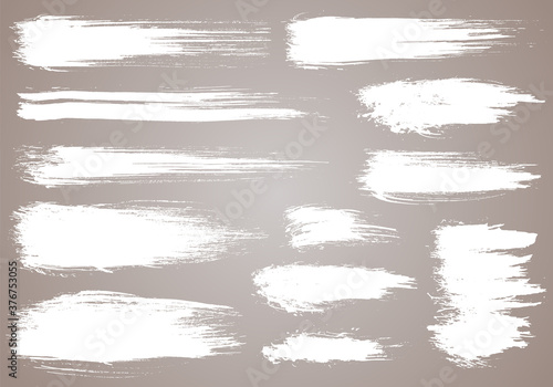 Paint brush. White ink grunge brush strokes. Vector paintbrush set. Grunge design elements. Painted ink stripes