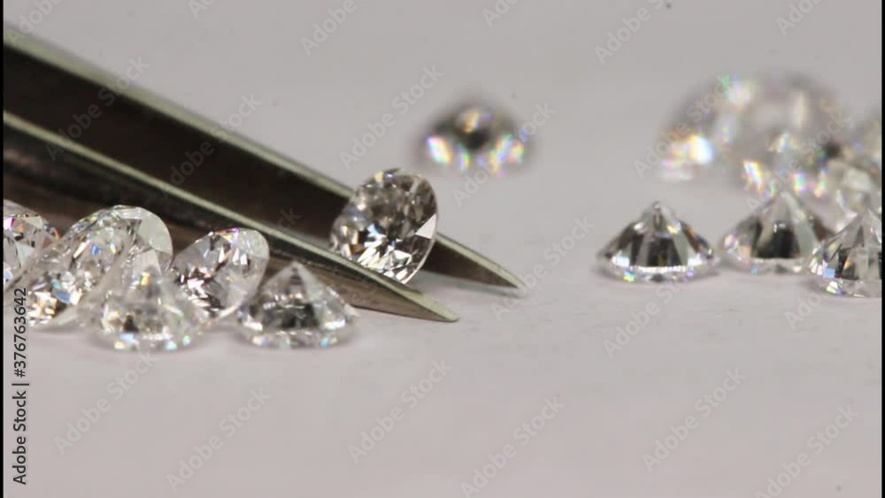 Natural Solitaires Examine by Assorter with the Tweezers about Shade Cut Clarity of the Diamonds on the dirty paper pad Natural Solitaires Examine by Assorter with the Tweezers about Shade Cut Clarity of the Diamonds on the dirty paper pad