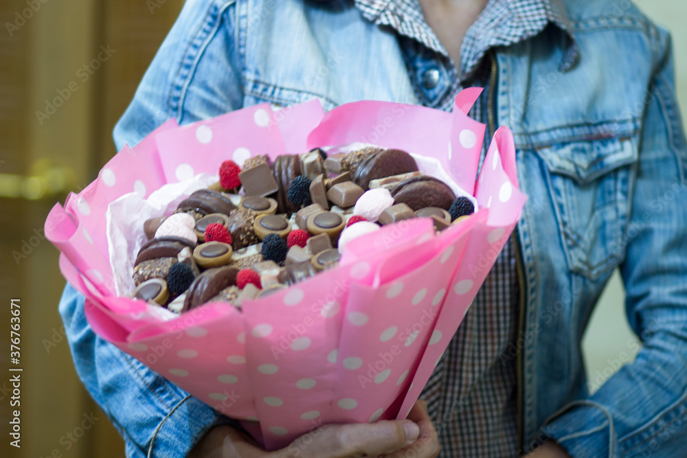 Φωτογραφία Beautiful original sweet bouquet of sweets, chocolate and cookies for the holida