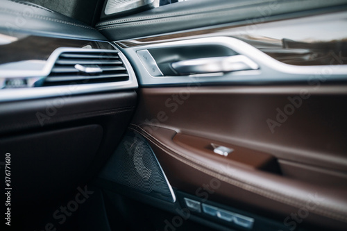 Speaker at the panel of modern car © Moose