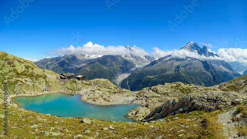 Panorama exceptionnel sur le lac blanc, l'aiguille verte et le glacier d'Argentière, Chamonix, Haute-Savoie