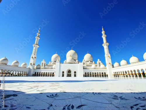 mosque in abu dhabi united arab emirates