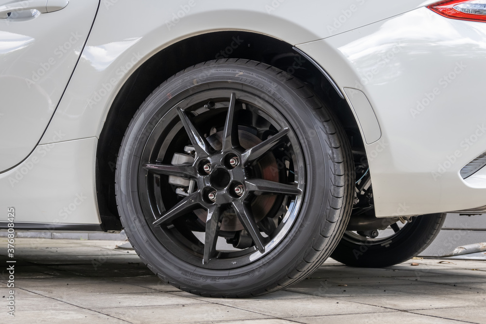 車のタイヤ　ホイール　old  Wheel of the car