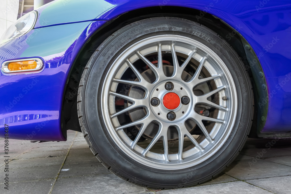 車のタイヤ ホイール old Wheel of the car 車のタイヤ ホイール old Wheel of the car