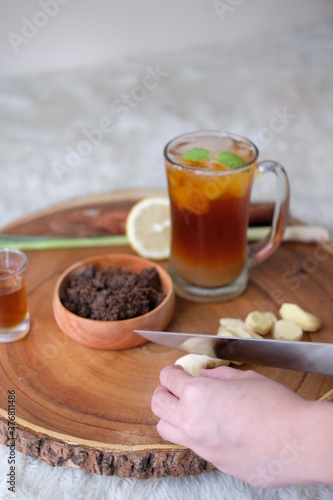 ginger or tea? it depends on you, but this exacly ginger with brown sugar and mint leaf