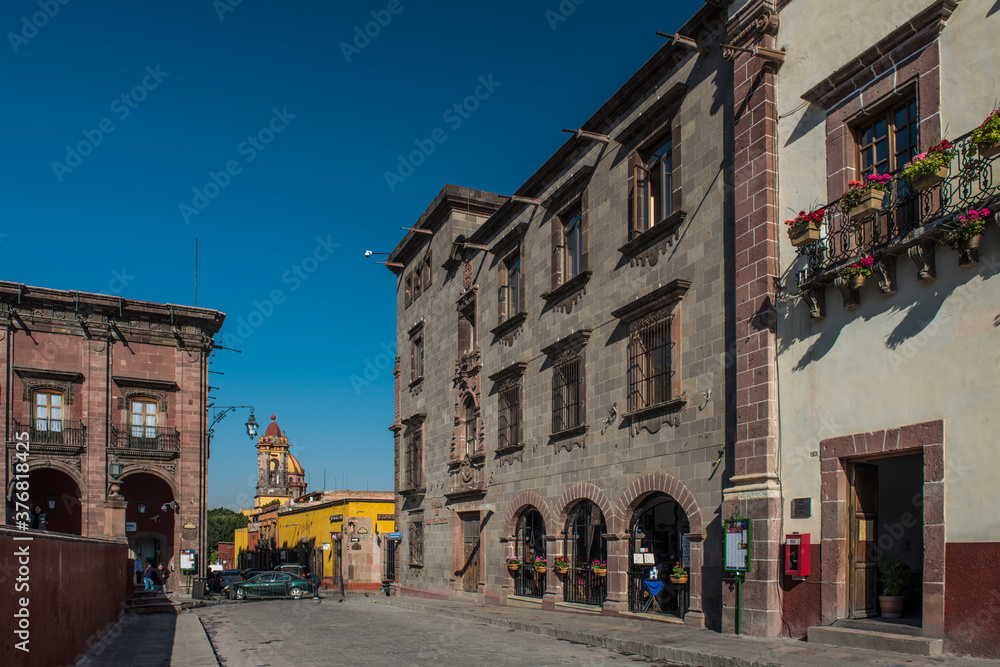 Diferentes escenarios callejeros de San Miguel de Allende, en el centro de México. Esta ciudad es considerada una de las más bellas del país por su arquitectura estilo colonial y muy colorida