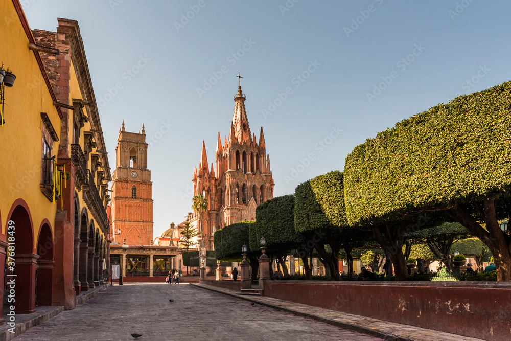 Fototapeta premium Centro de de San Miguel de Allende, en el centro de México. Esta ciudad es considerada una de las más bellas del país por su arquitectura colonial y muy colorida