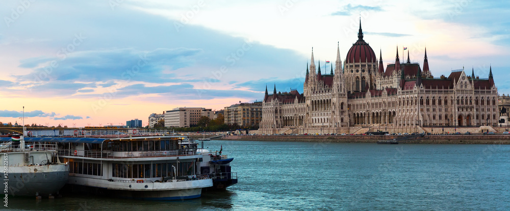 Fototapeta Residence of Hungary parliament on bank of Danube in Budapest at sunset