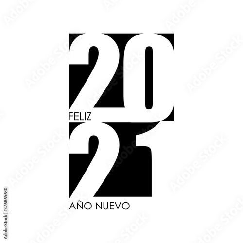 Concepto Happy New Year. Logotipo con texto Feliz Año Nuevo 2021 en español en espacio negativo en cuadrado color negro