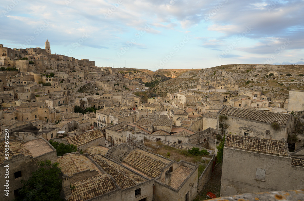 Matera al tramonto, una delle città ancora abitate più antiche del mondo