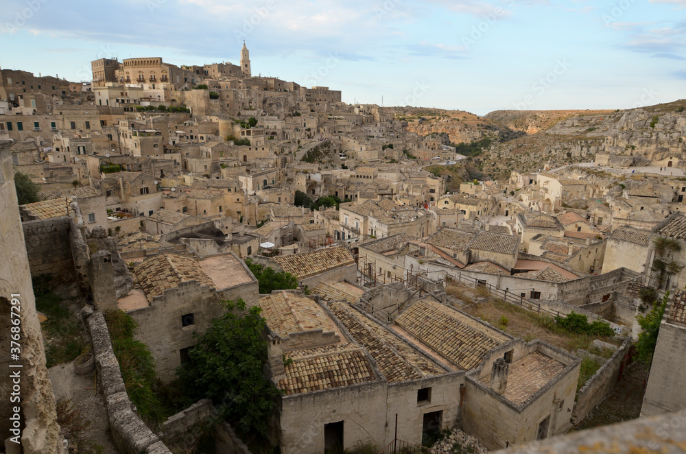Matera al tramonto, una delle città ancora abitate più antiche del mondo