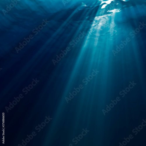 Rayons de lumière sous l'eau