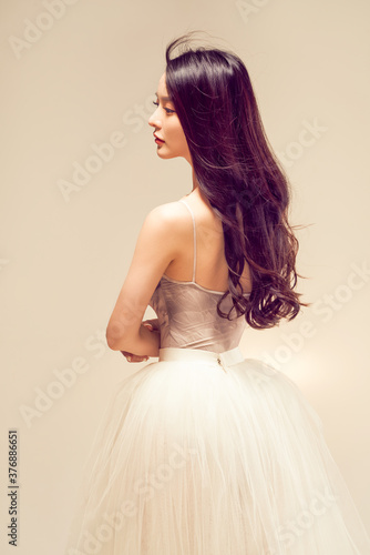 포즈,여성, 女, 드레스, 미, 자세, 체형, 춤,댄스, 춤사위,동작, 신부, 유행, beautiful, 인물사진, 사람, 글래머, 포즈, 우아한 , 여자, women, girl, 아가씨, 긴머리, 여성, 섹시, 프로필, 흰피부, 무용, 발레리나, 무용수, 필라테스, 요가, 무표정, 소녀,발레