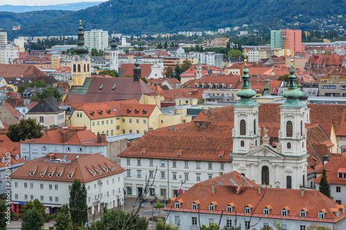 オーストリア グラーツのシュロスベルクの丘から見えるグラーツ市街歴史地区の街並み
