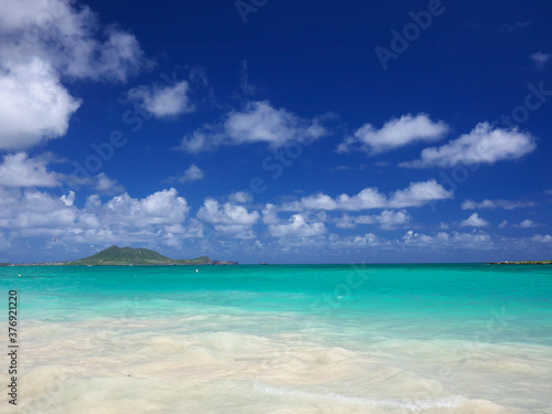ハワイ、青空のカイルアビーチ © yummy_you2