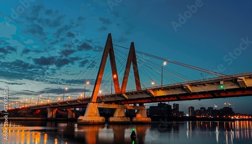 Tableau sur toile Millenium bridge in Kazan, reflected in the waters of the river Kazanka
