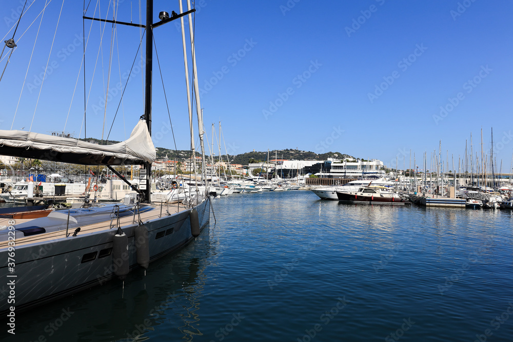Fototapeta premium City and port of Cannes with Palais de festival