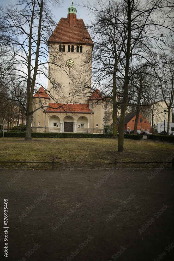 Naklejka premium Kirche in Berlin Tegel