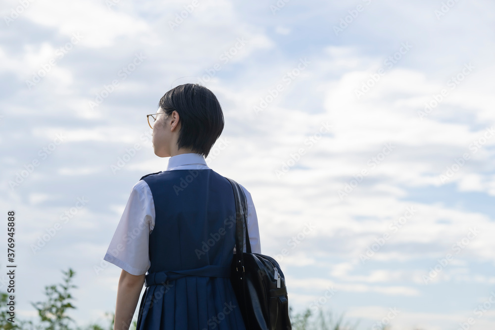 女子高生の後ろ姿