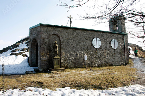 Die Gangolfskapelle auf der Milseburgkuppe. Fulda, Hessen, Deutschland, Europa