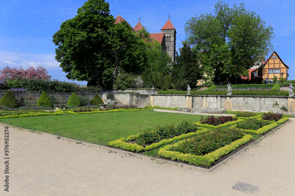 Der Kirchgarten auf dem Kirchberg von Quedlinburg. Quedlinburg, Sachsen-Anhalt, Deutschland, Europa