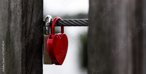 red heart lock