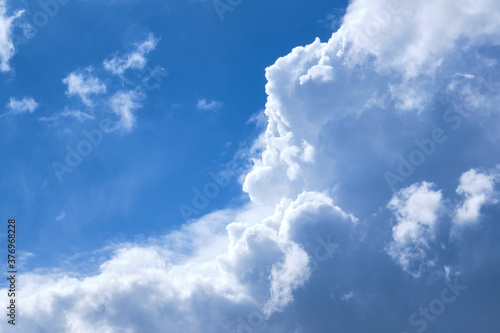 Photos Cielo azul de verano con nubes de tormenta