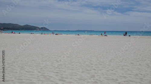 wei  er Sandstrand auf Sardinien