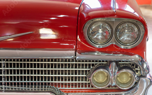Close up de carro vermelho antigo © JCLobo