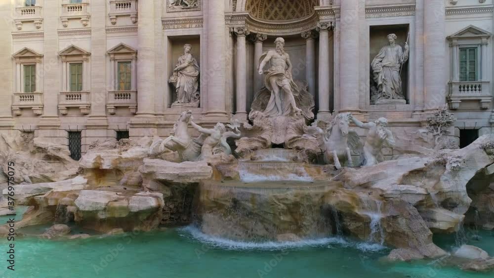 Fontana di Trevi, meta turistica di Roma, Italia. Vista aerea. Trevi Fountain, tourist destination in Rome, Italy. Aerial view. Fontana di Trevi, meta turistica di Roma, Italia. Vista aerea. Trevi Fountain, tourist destination in Rome, Italy. Aerial view.