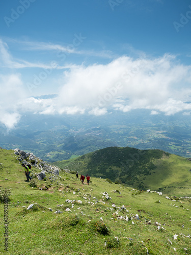 Subiendo a la cima de la montaña