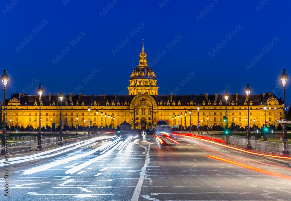 palace les invalides in paris at night