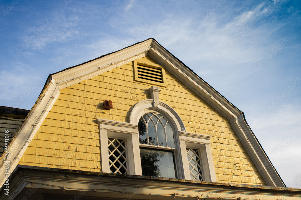 Obraz premium Yellow Building