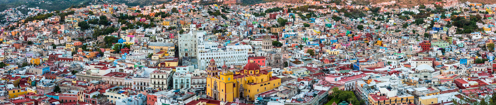 Panorama de casas coloridas de las calles de Guanajuato, Mexico