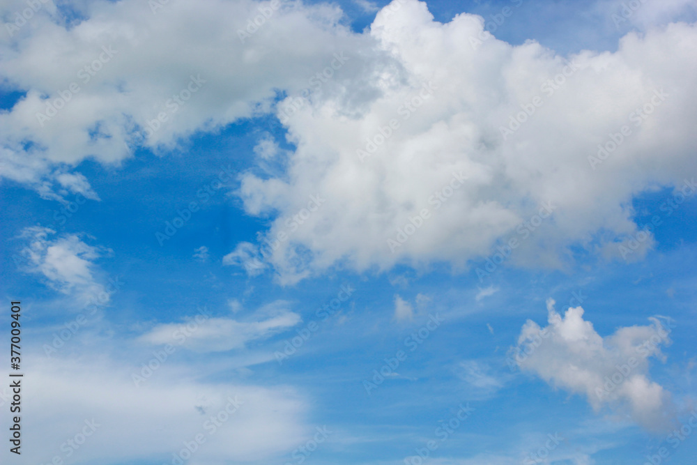 Obraz premium Blue sky and beautiful clouds.