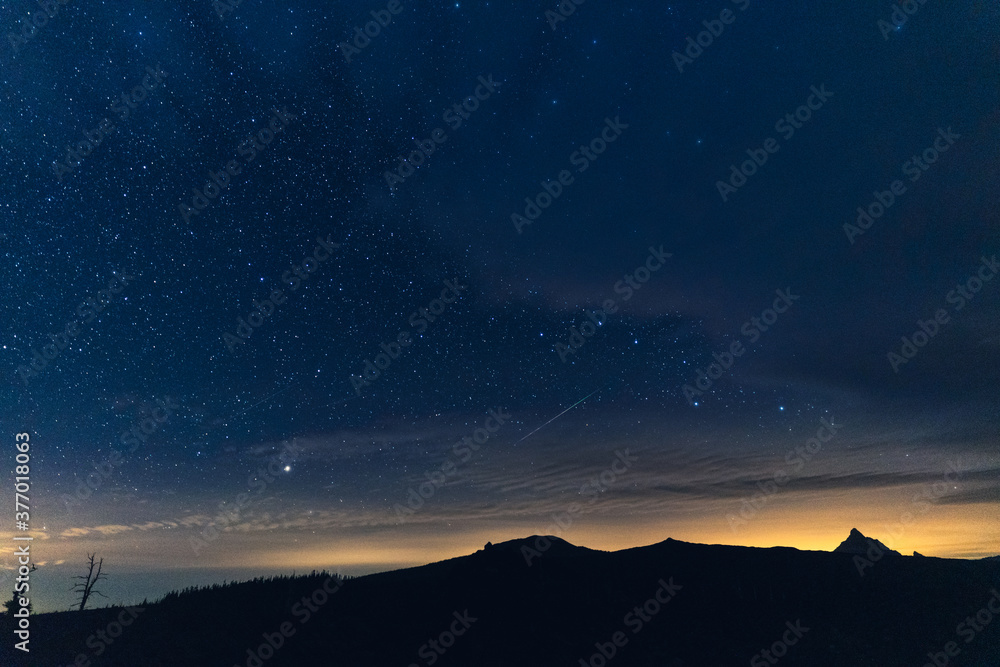 Fototapeta premium sunset in the mountains