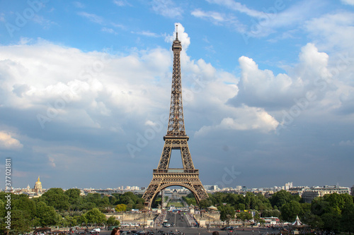 Torre Eiffel in Paris, France © Suzano