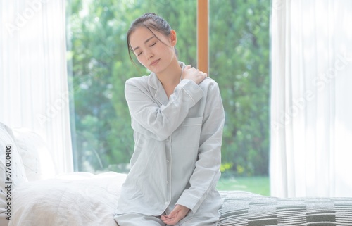体調不良 アジア人女性 睡眠不足 イメージ Free Download 体調不良 アジア人女性 睡眠不足 イメージ - GFXLoad