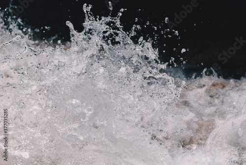 山を流れる川と水 © Kengo/ けんご